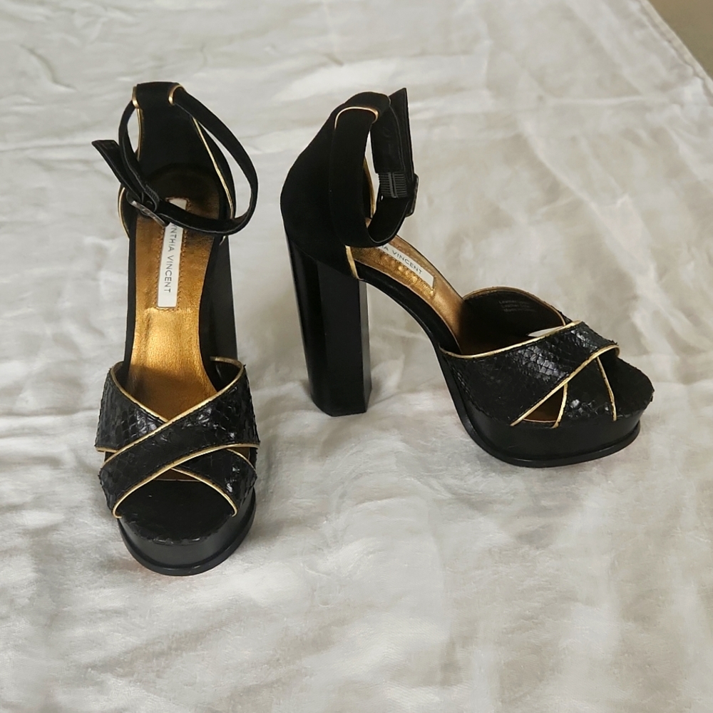 Cynthia Vincent Platform Sandals Sz. 6